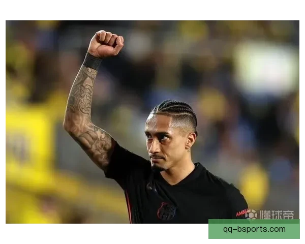 拉菲尼亚世预赛主场任意球精彩破门引球迷欢呼